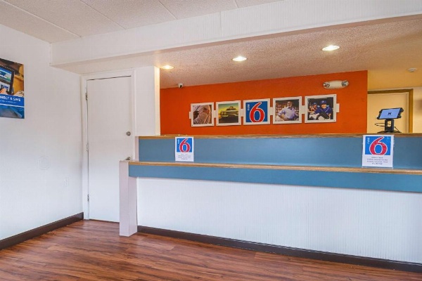 Motel 6-Knoxville, TN - North image 25