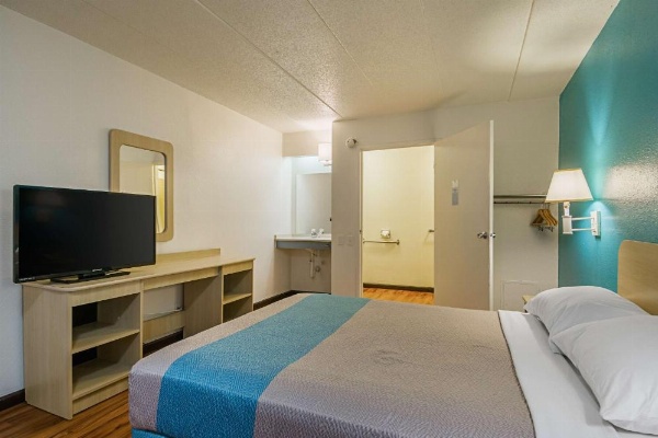 Motel 6-Knoxville, TN - North image 9